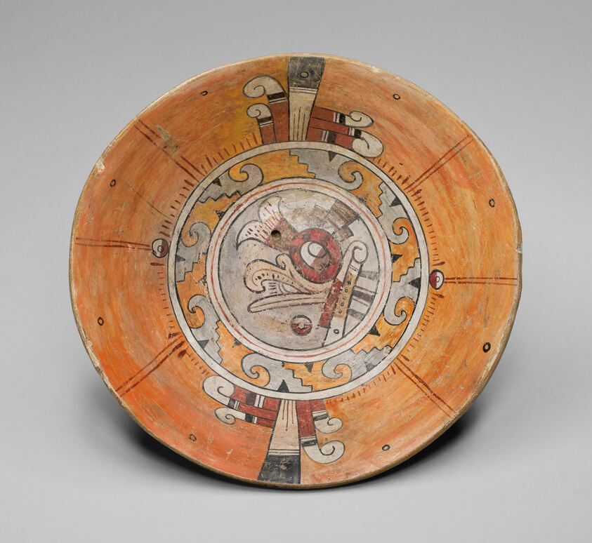 Tripod Bowl Depicting Head of Bird on its Interior Surface