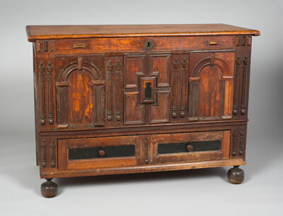 Blanket chest