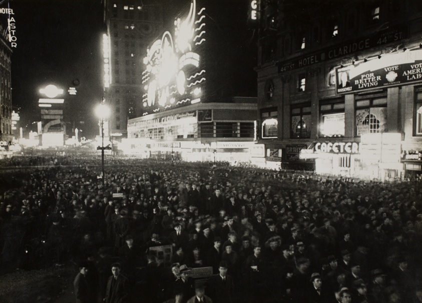 Announcing the Election Results at Times-Square