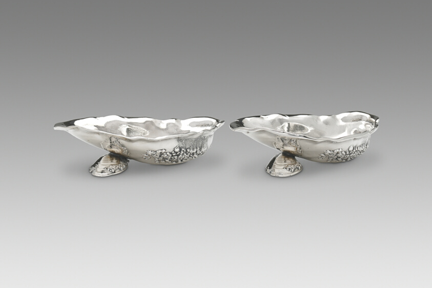 Pair of Shell-Shaped Dishes