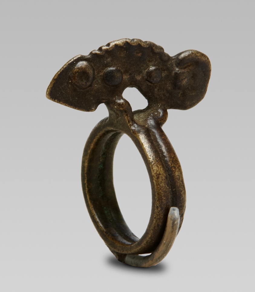 Ring Depicting a Chameleon