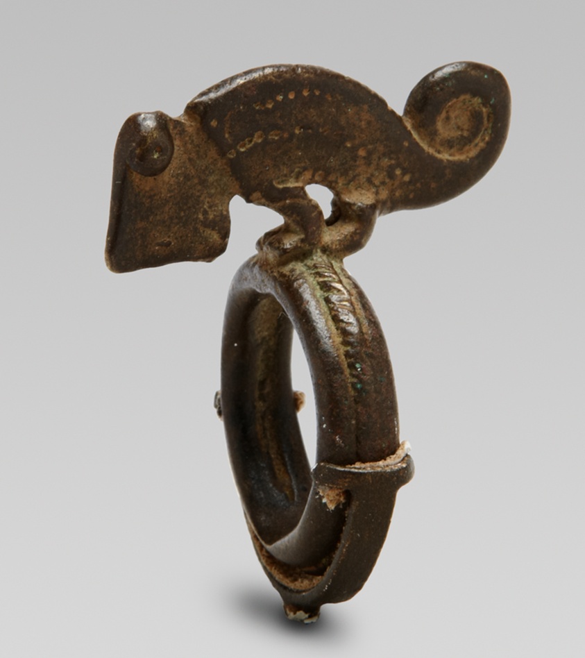 Ring Depicting a Chameleon