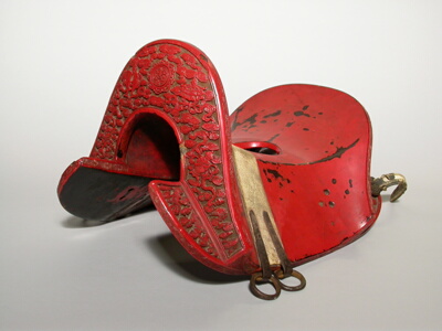 Lacquer Saddle