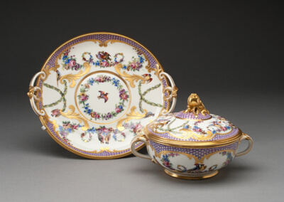 Covered Bowl and Stand (Écuelle)