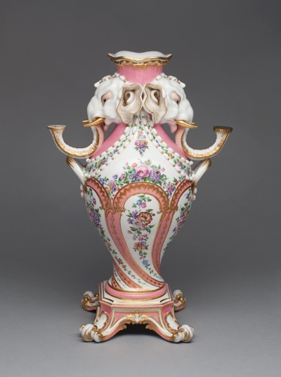 Elephant Candelabrum Vase (Vase à Tête d'Eléphant)