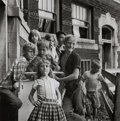 Children on Ice Cream Vendor's Box, from the series "Uptown, Chicago"