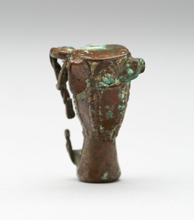 Goldweight Depicting a Drum