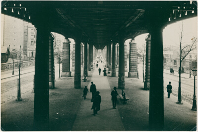 Under the Metro, Paris