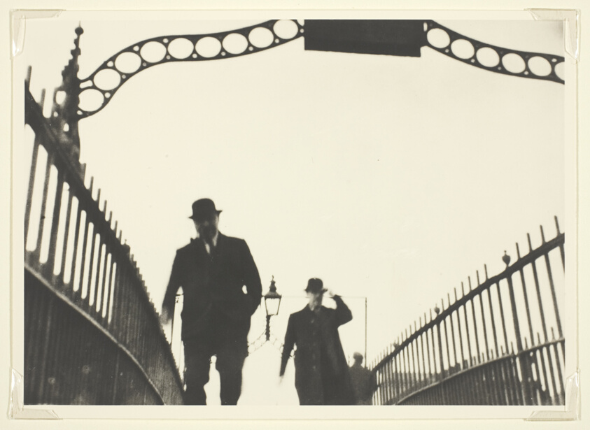 Brückengänger (Bridge Pedestrians)