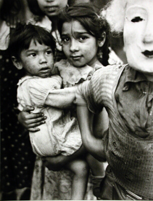Children and Mask, Chicago