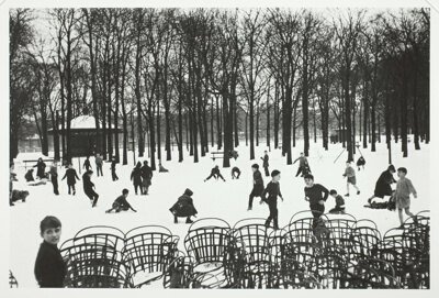 Enfants dans la premiere neige, Paris