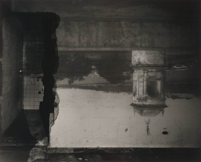 Camera Obscura: La Giraldilla de la Habana in Room with Broken Wall
