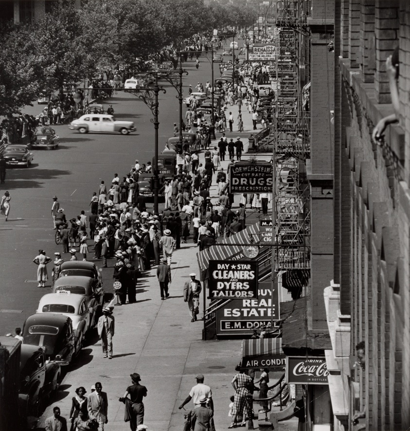 Untitled (Harlem, New York), from the series "A Man Becomes Invisible" (1952)