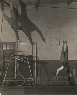 Circus Performers (Artisten)