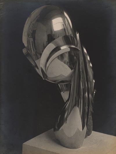 Miss Pogany II, three-quarter view, polished bronze (Melle Pogany, vue de trois-quarts, bronze poli)