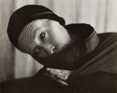 Elsa Naess in Dance Grotesque