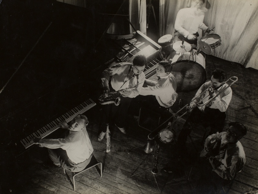 Bauhaus-Band Seen from Above (Bauhaus Kapelle von oben)