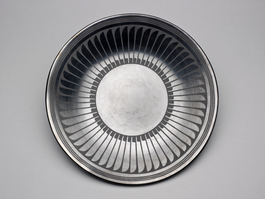 Plate with Feather Motif