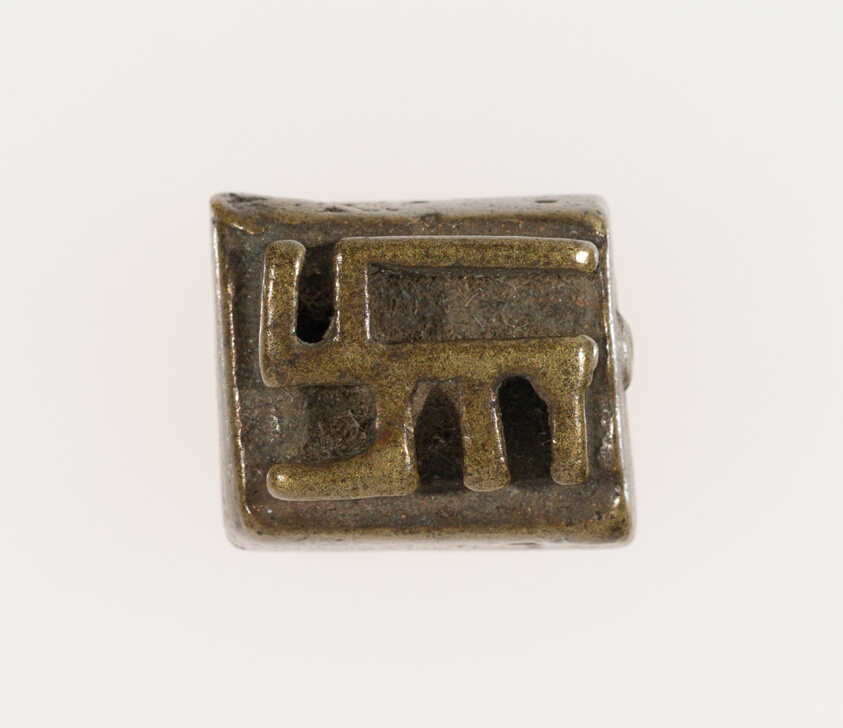 Goldweight with a Geometric Design