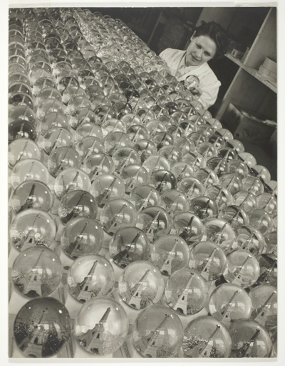Eiffel Towers in Snow Globes (Les Tour Eiffel dans les boules neigeuses)