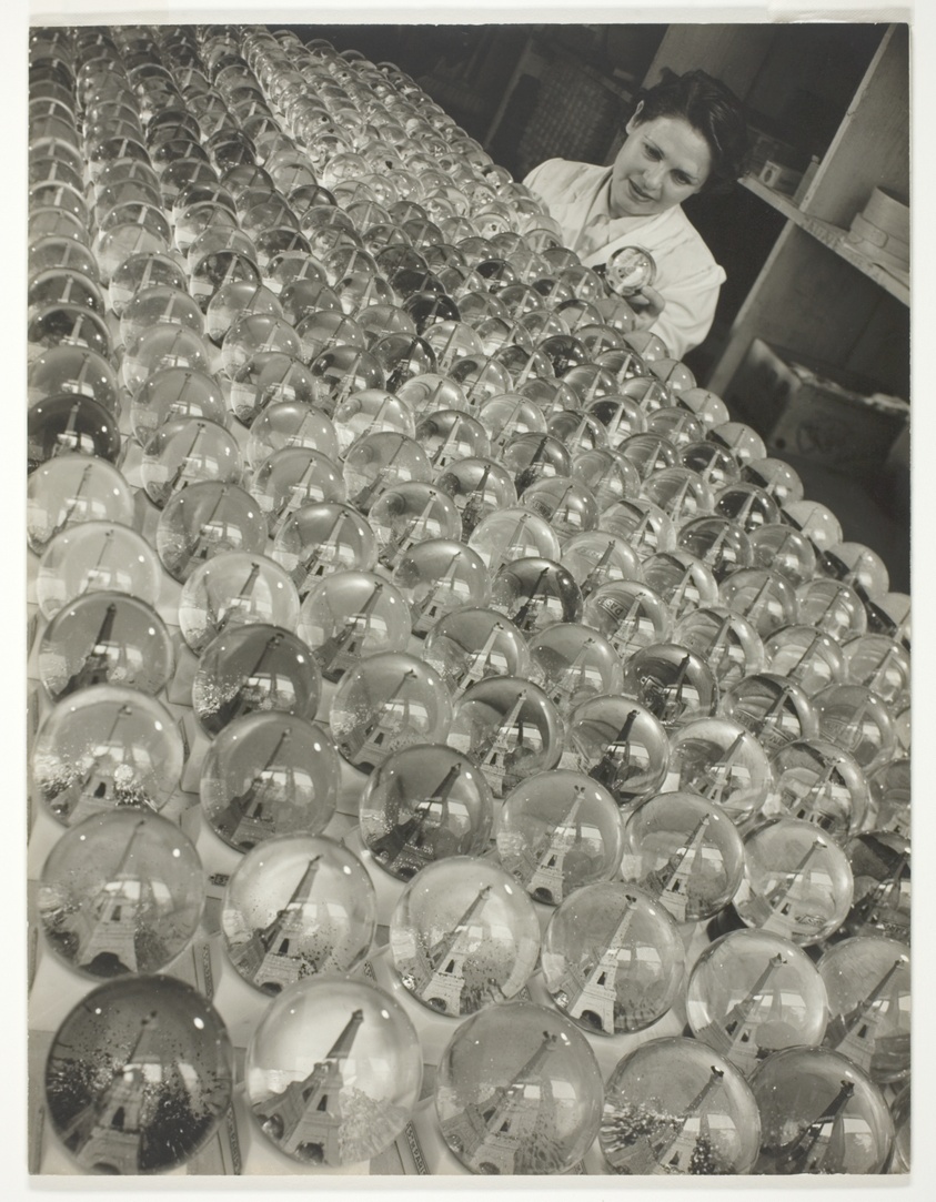 Eiffel Towers in Snow Globes (Les Tour Eiffel dans les boules neigeuses)