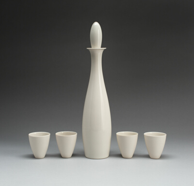 Decanter with stopper and four cups