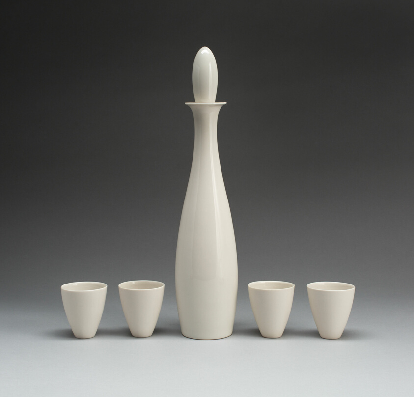 Decanter with stopper and four cups