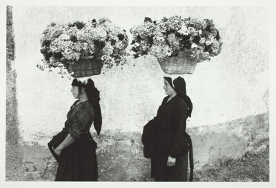 Femmes aux fleurs, Portugal