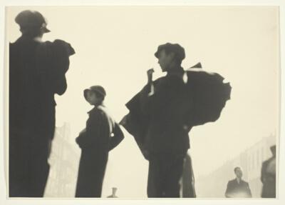 Passanten (Passersby)