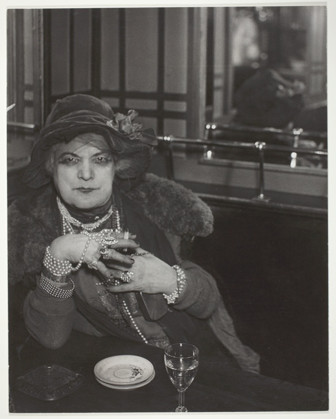 Bijou at the Bar de la Lune, Montmartre