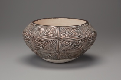 Fine-Line Black-on-White Olla